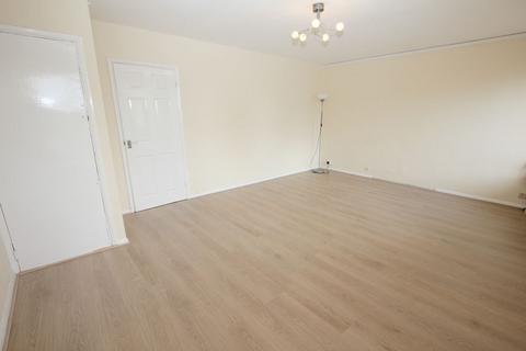 3 bedroom flat to rent, Mayflower Way, Beaconsfield