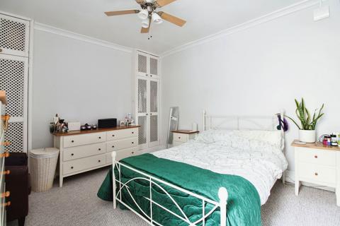 Flat 2, Clarence Lodge Clarence Square, Cheltenham, GL50 4JN