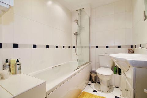 Flat 2, Clarence Lodge Clarence Square, Cheltenham, GL50 4JN