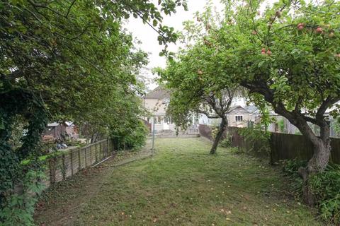 3 bedroom semi-detached house for sale, Neithrop Avenue, Banbury