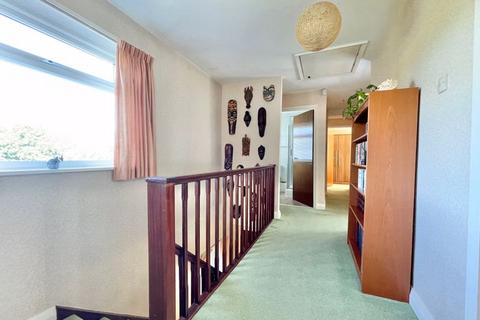 5 Cavendish Drive, Claygate, Esher, KT10 0QE