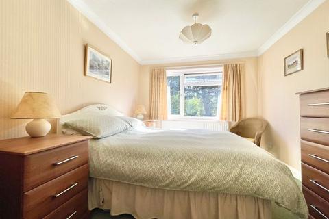 5 Cavendish Drive, Claygate, Esher, KT10 0QE