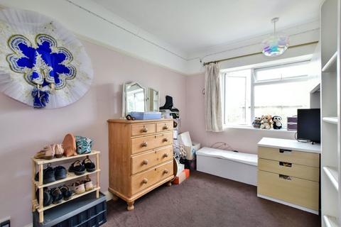 66 York Road, Chingford, London, E4 8LA