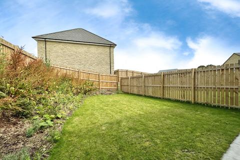 3 bedroom semi-detached house to rent, Old Farm Rise, Bradford, West Yorkshire, BD2