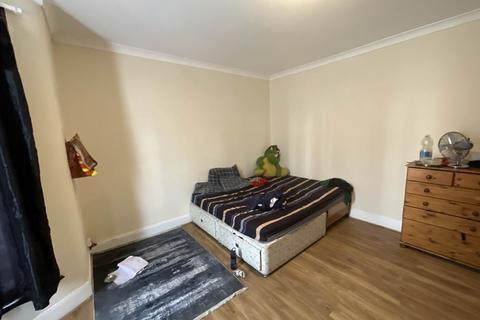 4 bedroom house to rent, Blythswood Road, Seven Kings, Ilford