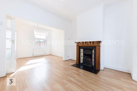 2 bedroom terraced house to rent, Chelmsford Road, Southgate, London N14