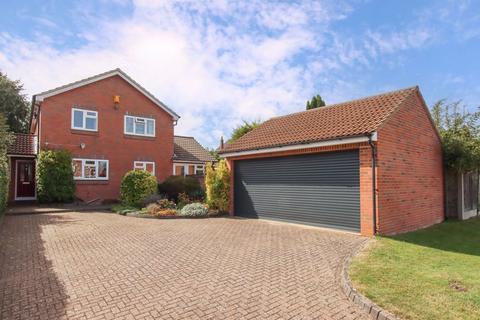 4 bedroom detached house for sale, Thornetree Drive, Tring