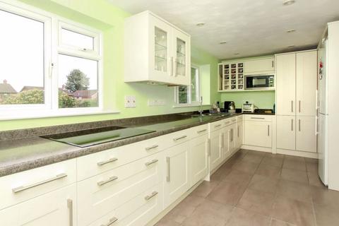 4 bedroom detached house for sale, Thornetree Drive, Tring