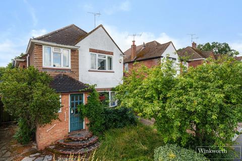 41 Cedar Close, Bagshot, GU19 5AB