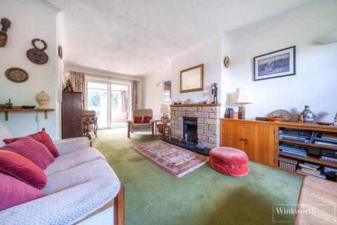 41 Cedar Close, Bagshot, GU19 5AB