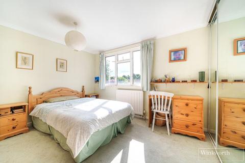 41 Cedar Close, Bagshot, GU19 5AB