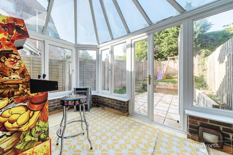 26 Hodges Close, Bagshot, GU19 5QS