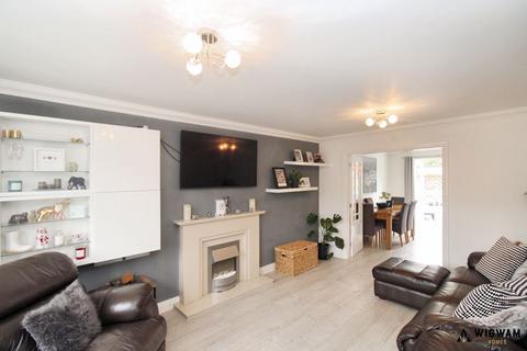 4 bedroom detached house for sale, Grosvenor Road, Kingswood, HU7