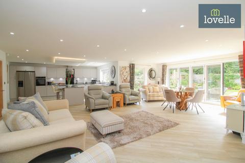6 Healing Road, Stallingborough, Grimsby, DN41 8AD