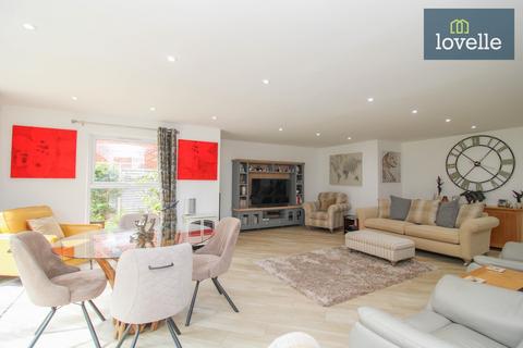 6 Healing Road, Stallingborough, Grimsby, DN41 8AD