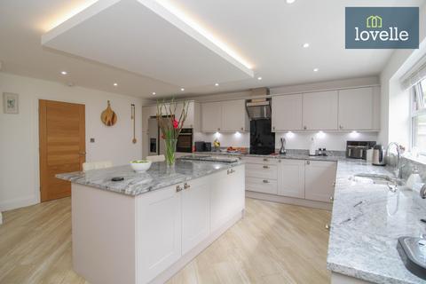 6 Healing Road, Stallingborough, Grimsby, DN41 8AD