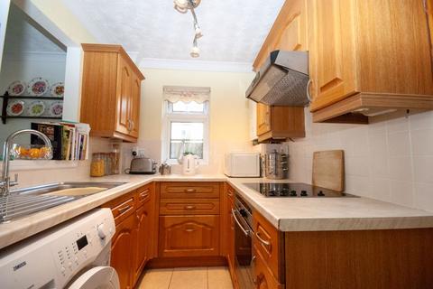 2 bedroom apartment for sale, Ronald Park Avenue, Westcliff-On-Sea SS0