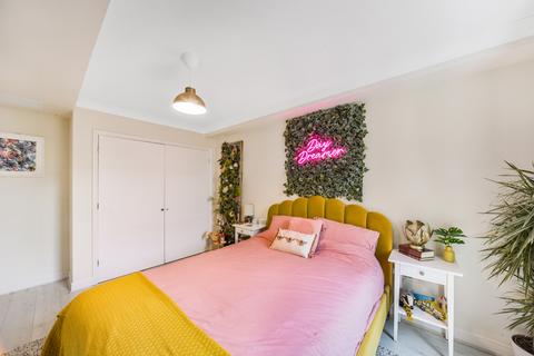 1 bedroom apartment for sale, Ferry Lane, Brentford TW8