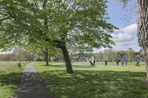 2 bedroom apartment for sale, Nathan Way, Plumstead SE28