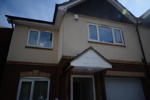 4 bedroom semi-detached house to rent, Oldbury B69