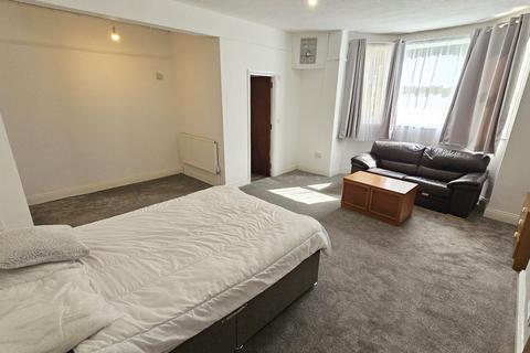 1 bedroom in a house share to rent, Room 4, 6 Grosvenor Crescent