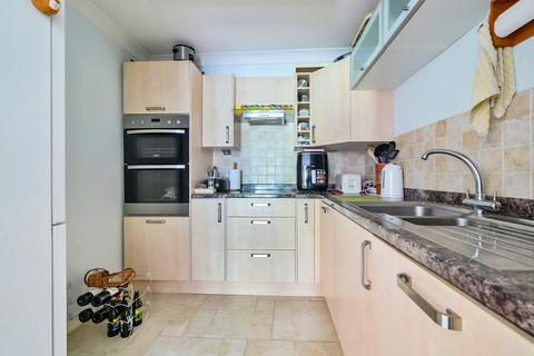 1 bedroom retirement property for sale, Hertswood Court, Hillside Gardens, Barnet, EN5