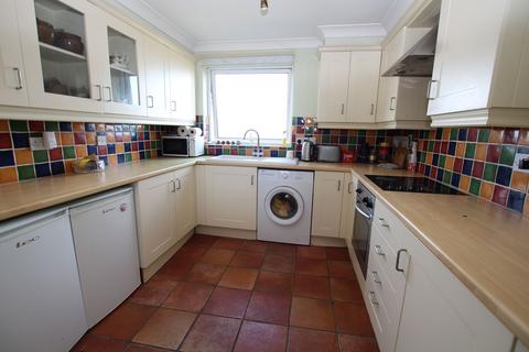 3 bedroom flat for sale, Naze Court, Walton on the Naze