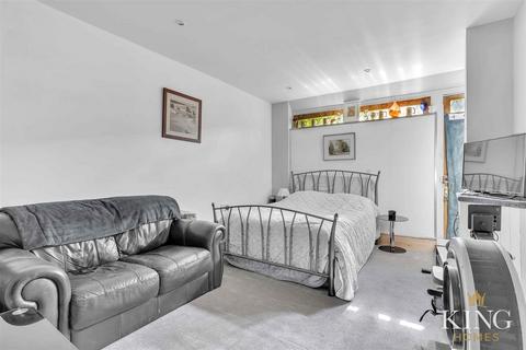 37 Gunners Lane, Studley, B80 7LU