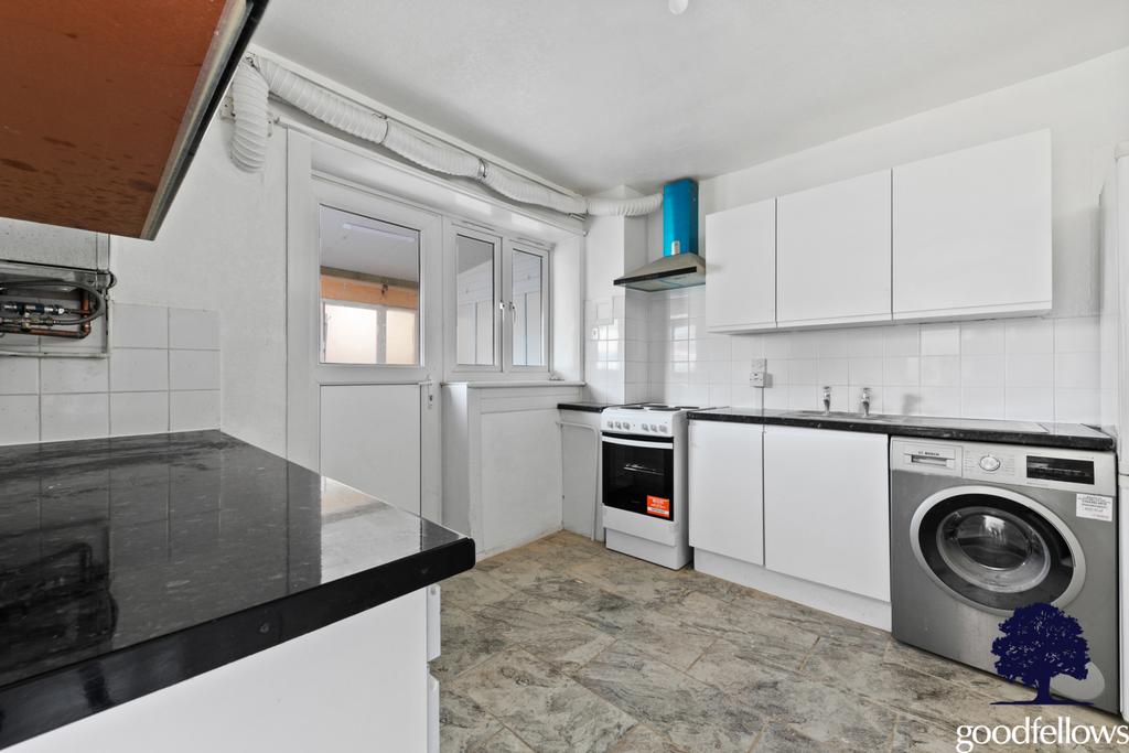 Carisbrooke Road, Mitcham CR4 3 bed house to rent £2,400 pcm (£554 pw)