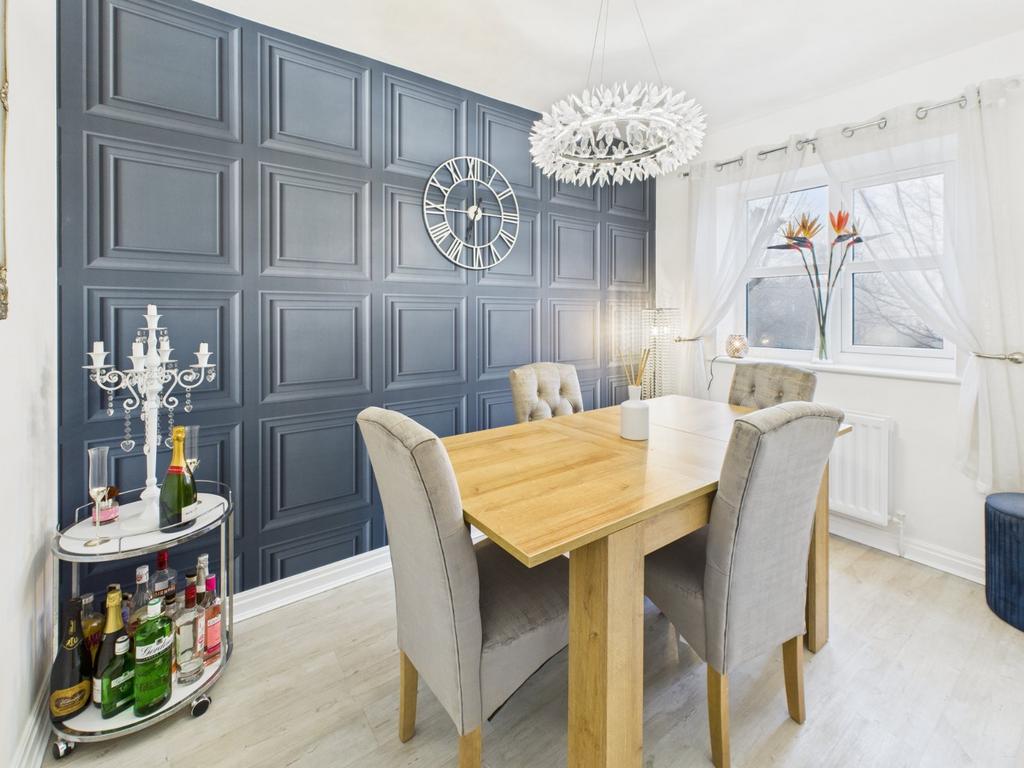 Bedroom/Dining Room