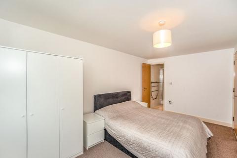 2 bedroom flat to rent, Mast Quay, London SE18