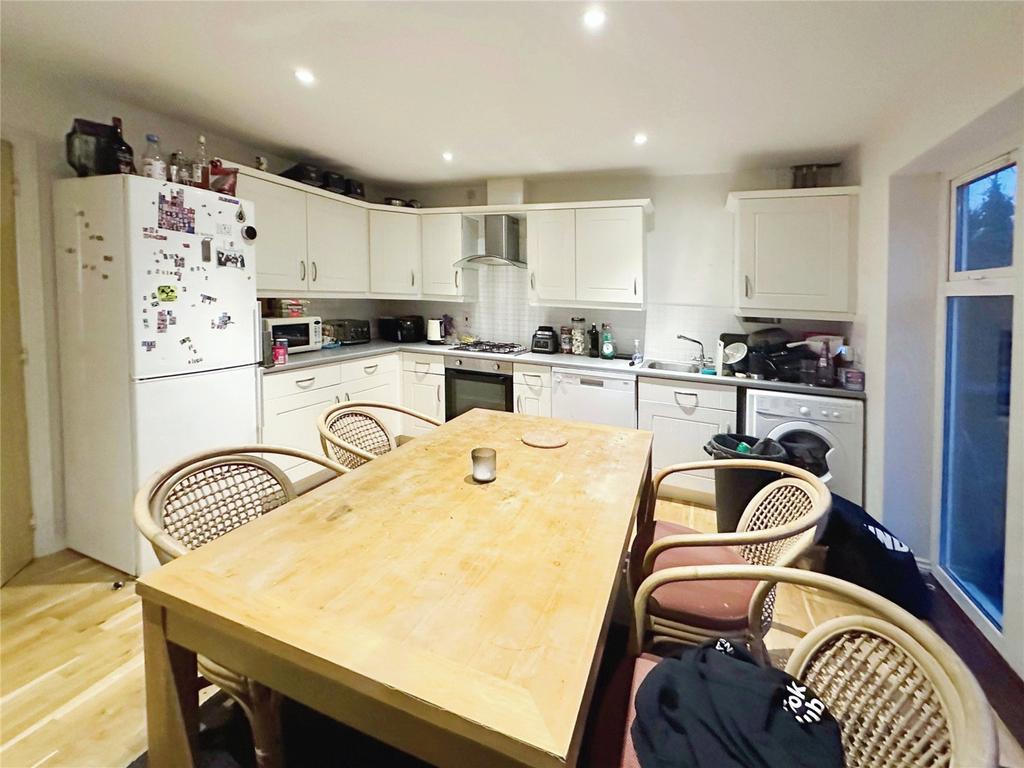 St. Davids Hill, Exeter EX4 4 bed terraced house to rent £2,800 pcm