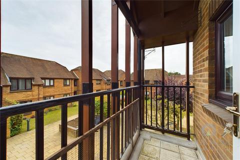 2 bedroom flat for sale, Pond Farm Close, Northampton NN5