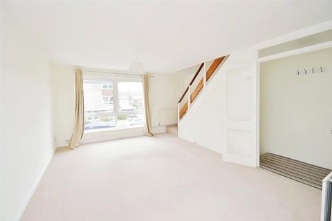 2 bedroom flat to rent, Upton Dene, Surrey SM2