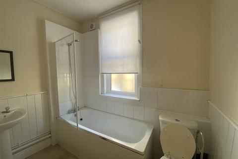 1 bedroom flat to rent, High Street, Chatham, ME4