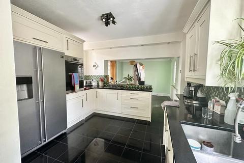 5 bedroom semi-detached house to rent, Carlton Avenue, Ramsgate