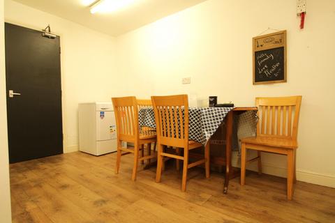 1 bedroom in a house share to rent, 65 Monks Road, Lincoln, Lincolnshire, LN2 5HP