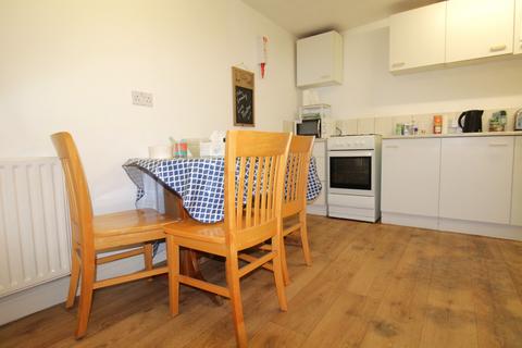 1 bedroom in a house share to rent, 65 Monks Road, Lincoln, Lincolnshire, LN2 5HP