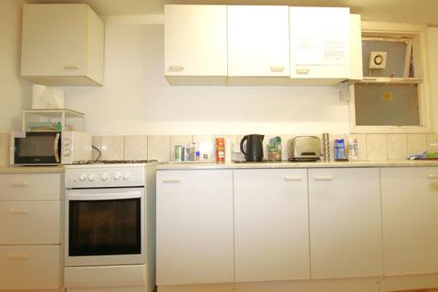 1 bedroom in a house share to rent, 65 Monks Road, Lincoln, Lincolnshire, LN2 5HP