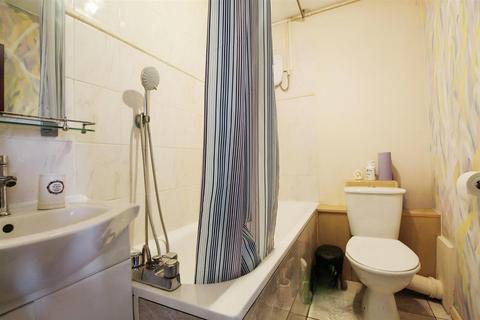 1 bedroom flat for sale, Gurnard Close, Yiewsley, West Drayton