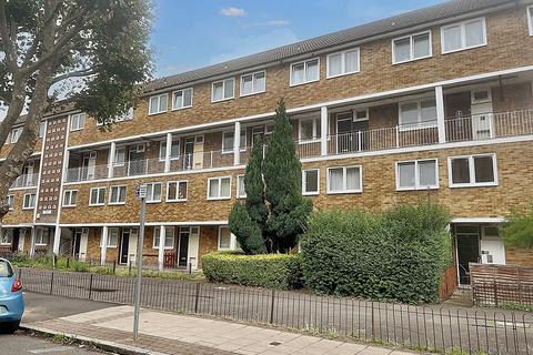 3 bedroom flat to rent, Plough Way, London SE16