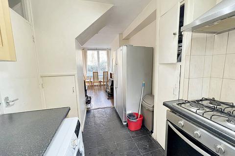 3 bedroom flat to rent, Plough Way, London SE16