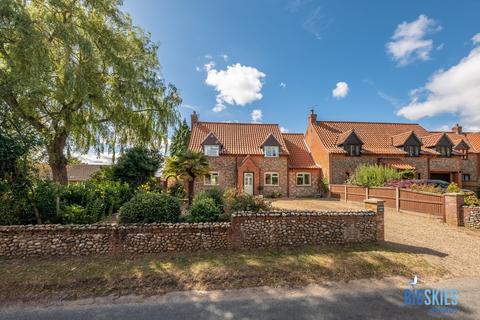 4 bedroom semi-detached house for sale, Church Street, Plumstead, NR11