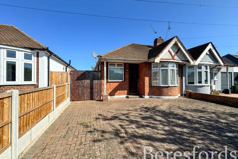 2 bedroom bungalow for sale, Central Drive, Hornchurch, RM12