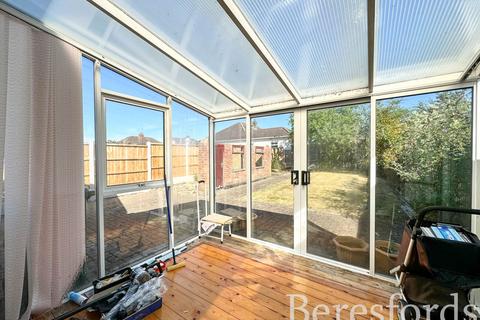21 Central Drive, Hornchurch, RM12 6AR