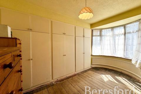 21 Central Drive, Hornchurch, RM12 6AR