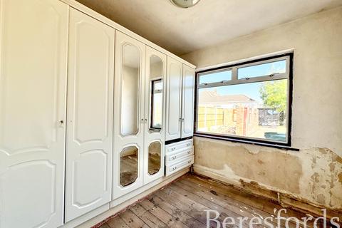 21 Central Drive, Hornchurch, RM12 6AR