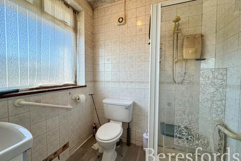 21 Central Drive, Hornchurch, RM12 6AR