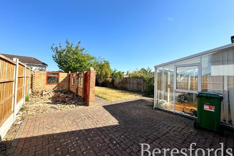 21 Central Drive, Hornchurch, RM12 6AR