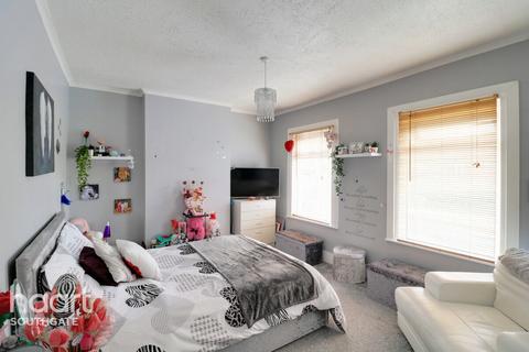 3 bedroom end of terrace house for sale, Carlton Road, London